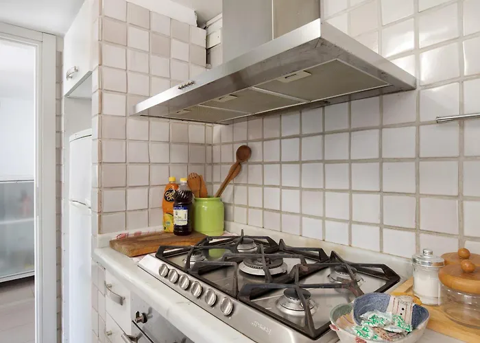 Lucia أَميليا